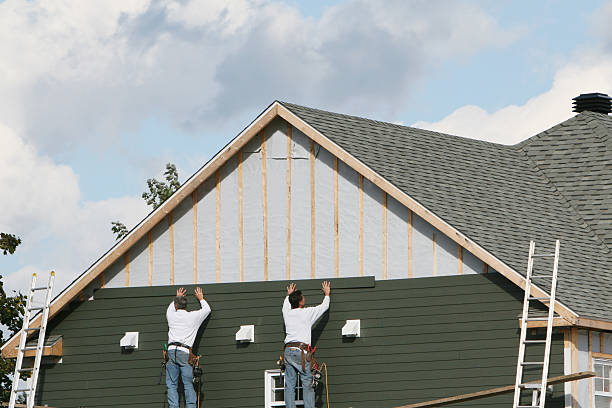 Professional Siding technician working in Marysville, OH